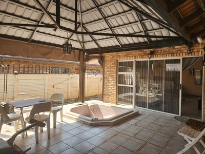 3 Bedroom House For Sale in Protea Park