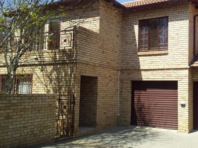3 Bedroom townhouse - sectional to rent in Fourways, Sandton
