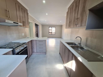 3 Bedroom Townhouse To Let in Secunda