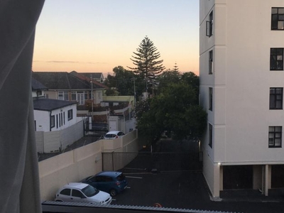 Bachelor Apartment rented in Wynberg Upper, Cape Town