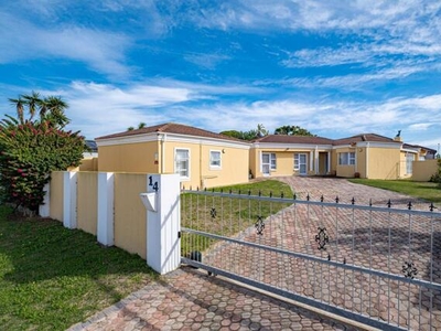 House For Sale In Summerstrand, Port Elizabeth