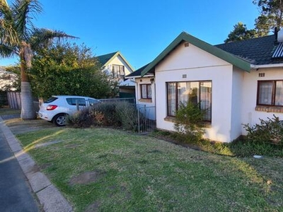 Townhouse For Rent In Beacon Bay, East London