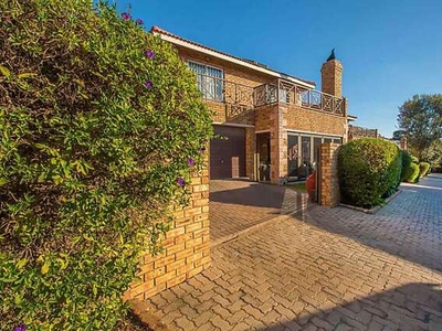 Townhouse For Sale In Honeydew Manor, Roodepoort