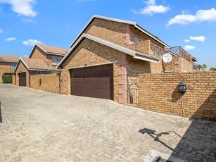 3 Bed Townhouse in Honeydew Manor