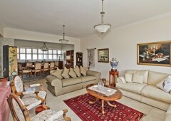 3 Bedroom Apartment For Sale in Hyde Park