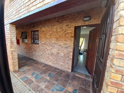 1 Bedroom Sectional Title For Sale in Crystal Park