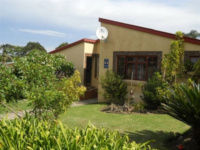 4 Bedroom House For Sale in Humansdorp
