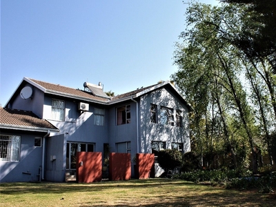 5 Bedroom House For Sale in Langenhovenpark