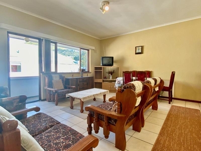 A classic two bedroom apartment within Tamboerskloof.