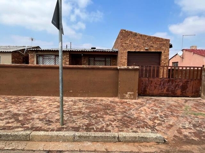 House For Sale In Kwa-thema Phase 3, Springs
