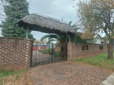 House For Sale In Roodepoort North, Roodepoort