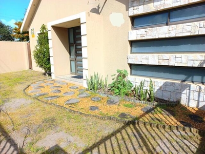 House For Sale In Southfield, Cape Town