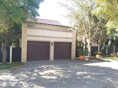 Townhouse For Rent In Broadacres, Sandton