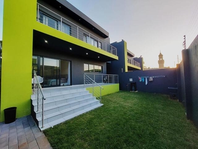 Townhouse For Rent In Montroux, Johannesburg