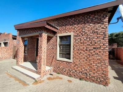 Townhouse For Sale In Beaconsfield, Kimberley