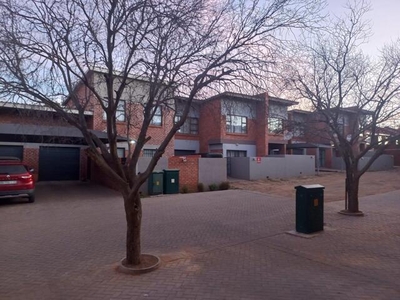 Townhouse For Sale In Fichardt Park, Bloemfontein