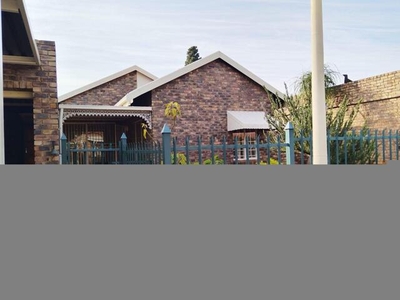 Townhouse For Sale In Magalieskruin, Pretoria