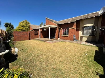 Townhouse For Sale In Monavoni, Centurion