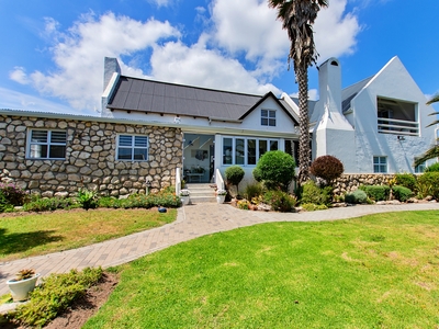 House For Sale in Jacobsbaai
