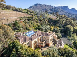 10 Bedroom House For Sale in Constantia