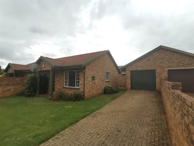 2 Bed Townhouse in Rooihuiskraal North