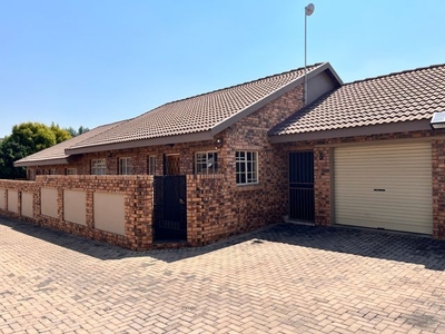 2 Bedroom Townhouse To Let in Middelburg Central