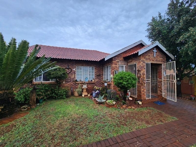 3 Bed Townhouse/Cluster for Sale Theresa Park Pretoria North
