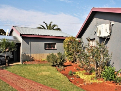 5 Bed House for Sale Carters Glen Kimberley