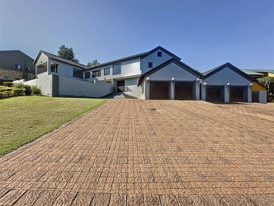 6 Bed House in Silver Lakes Golf Estate