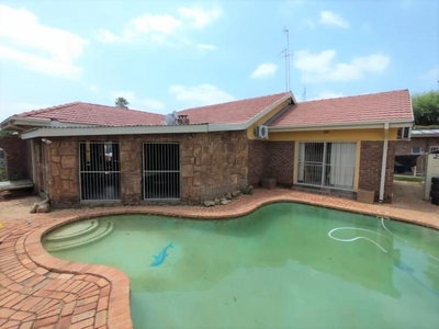 9 Bed House for Sale Rhodesdene Kimberley