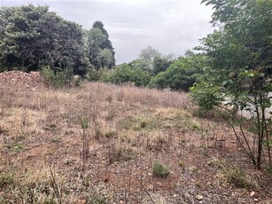 1 983 m² Land available in Clubview