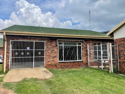 2 Bedroom Apartment / flat to rent in Parys - 3rd 124 Avenue