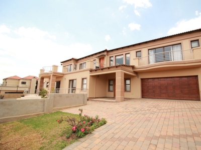 5 Bedroom House To Let in Blue Valley Golf Estate