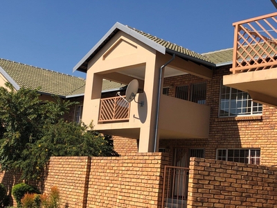 Townhouse to rent in Amberfield - 4 Fouriesburg Street