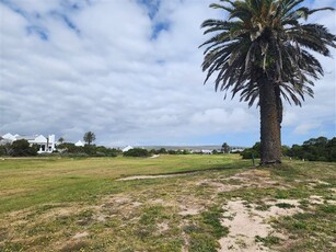 400 m² Land available in Shelley Point