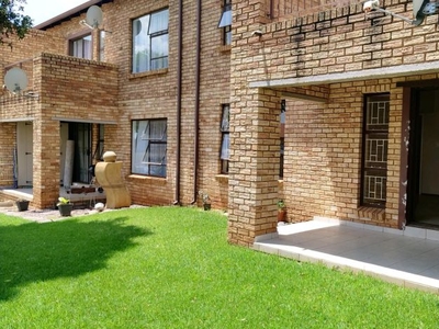 2 Bedroom apartment rented in Little Falls, Roodepoort