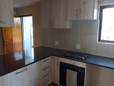 2 bedroom apartment to rent in Sunninghill Gardens