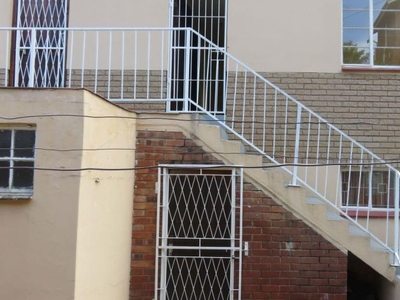 2 Bedroom bachelor flat to rent in Raisethorpe, Pietermaritzburg