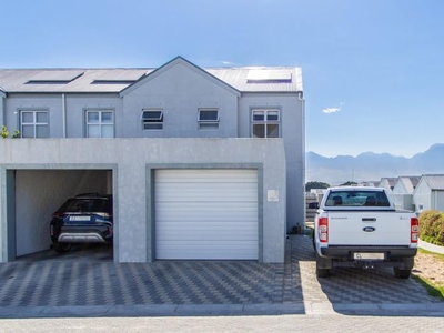 2 Bedroom duplex townhouse - sectional rented in Honeydew Country Estate, Paarl