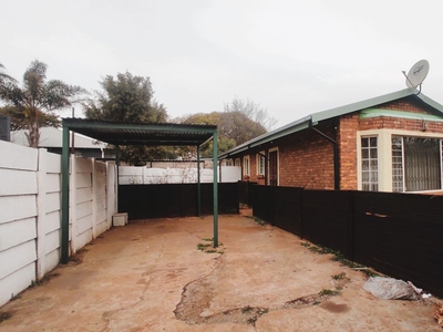 2 Bedroom House To Let in Kleinfontein