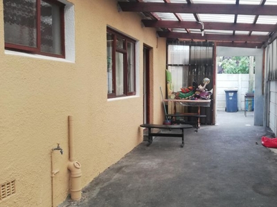 2 Bedroom semi-detached to rent in Wynberg, Cape Town