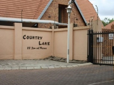2 Bedroom townhouse - sectional to rent in Clubview, Centurion