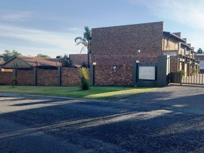 2 Bedroom townhouse - sectional to rent in Croydon, Kempton Park