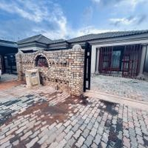 3 Bedroom Freehold Residence for Sale For Sale in Rabie Ridg