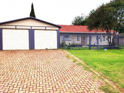 3 Bedroom House for Sale For Sale in Northmead - MR613880 -