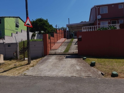 3 Bedroom Townhouse For Sale in Newlands East