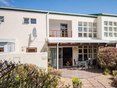 3 Bedroom townhouse - freehold to rent in Pearlrise, Somerset West