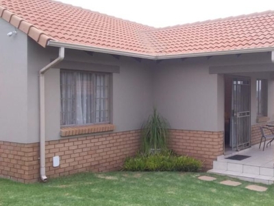 3 Bedroom townhouse - sectional to rent in Mooikloof Ridge, Pretoria