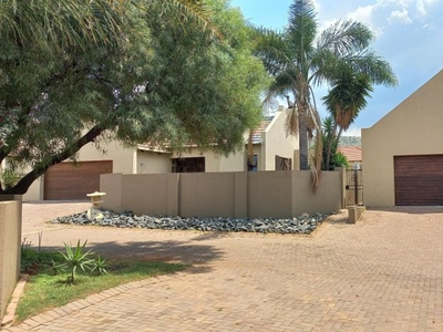 3 Bedroom townhouse - sectional to rent in Pinehaven, Krugersdorp