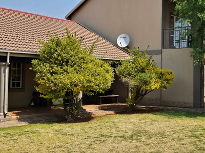 3 Bedroom Townhouse Rented in Roodekrans